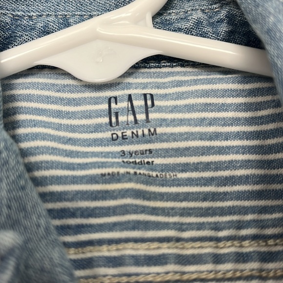 Gap Boys Denim Button Down Shirt with roll up cuff sleeves - size 3T - Picture 4 of 6